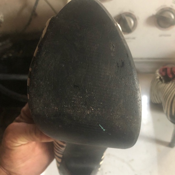 Zebra high heels size 9 - Picture 3 of 5